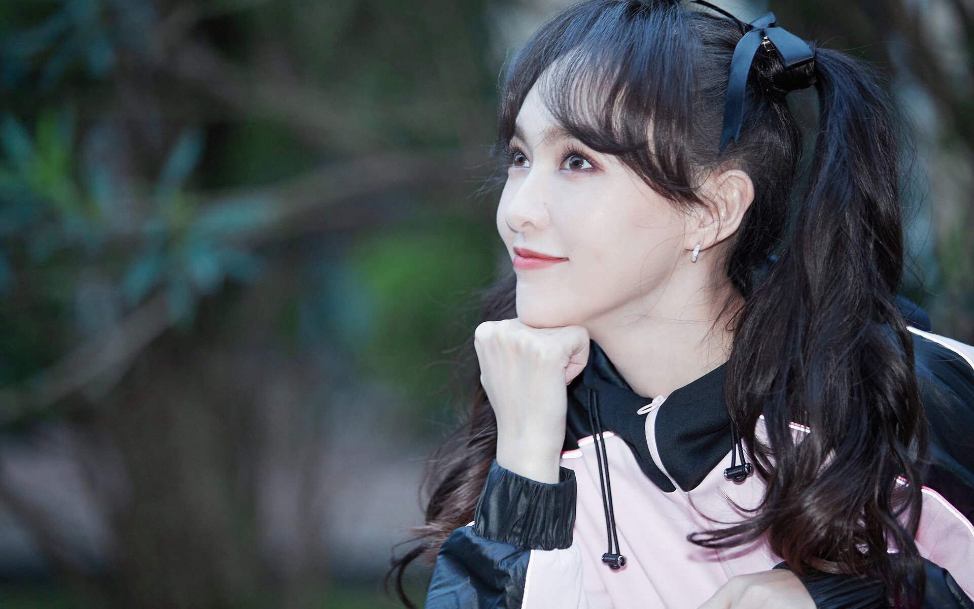 FB体育官方平台-橄榄球鞋王梅西连续场进球，助球队晋级，梅西 助攻王