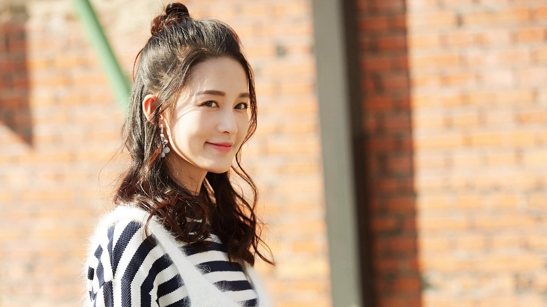 fb体育电竞-国际女足比赛火爆开幕，各国女足队伍争夺荣誉，全球各国女足联赛